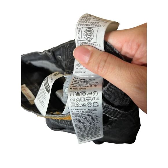 Levi’s Premium Wedgie Straight Distressed Jeans Size 25 - Picture 9 of 9